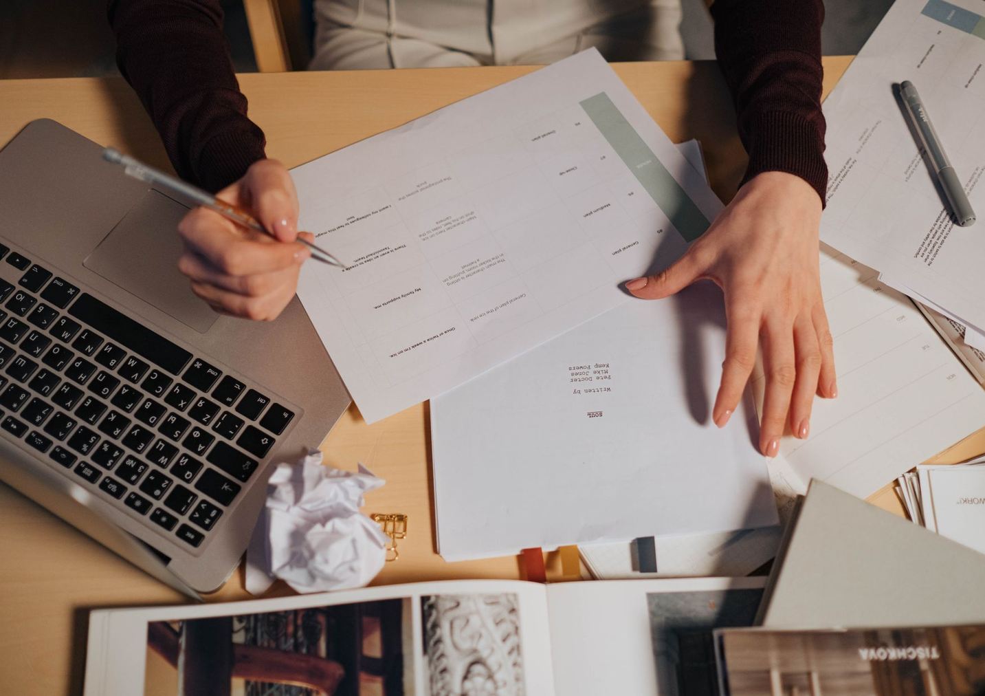Freelancer pracujący zdalnie i rozliczający się przez inkubator przedsiębiorczości